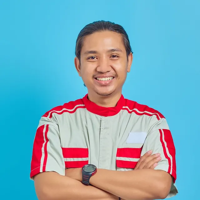 Portrait of Luis Moreno, diesel and fleet technician